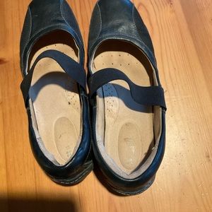 Black leather Mary Jane flats